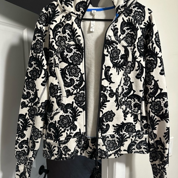 lululemon athletica Sweaters - RARE- Size 12 WHITE AND BLACK LULULEMON SCUBA